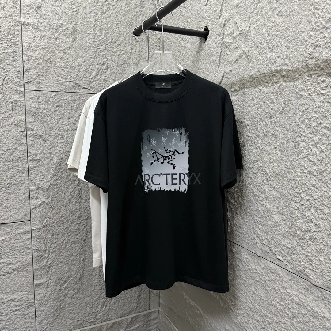 ARC'TERYX* * 2025 New Arrival Classic logo T Same Style ：Black White Size： S （90-130 ） M （120-150 ） L （140-165 ） XL （160-180 ） XXL （180 ）